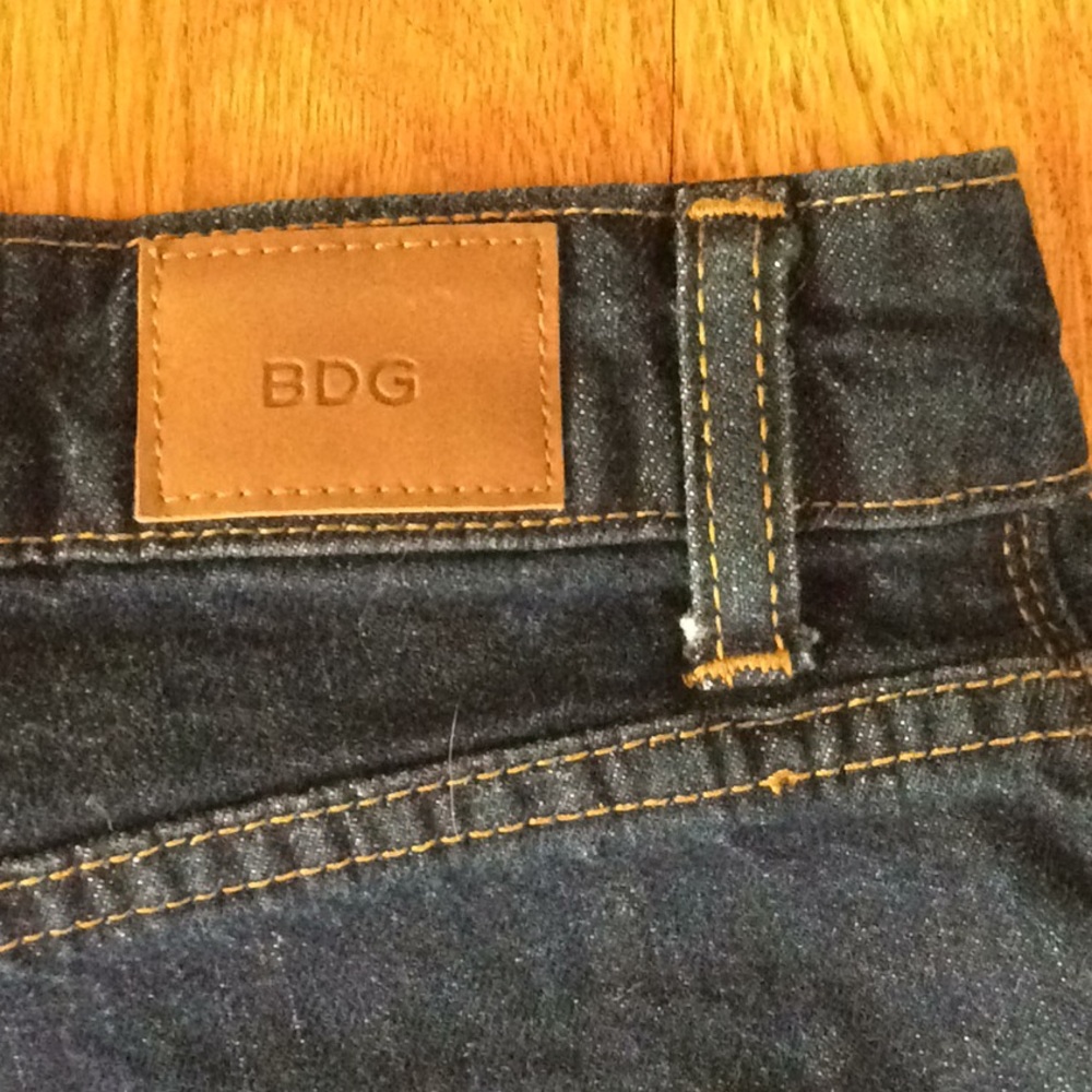 BDG Mid Rise Alexa 5 Pocket Shortie Shorts… - Picture 4 of 7
